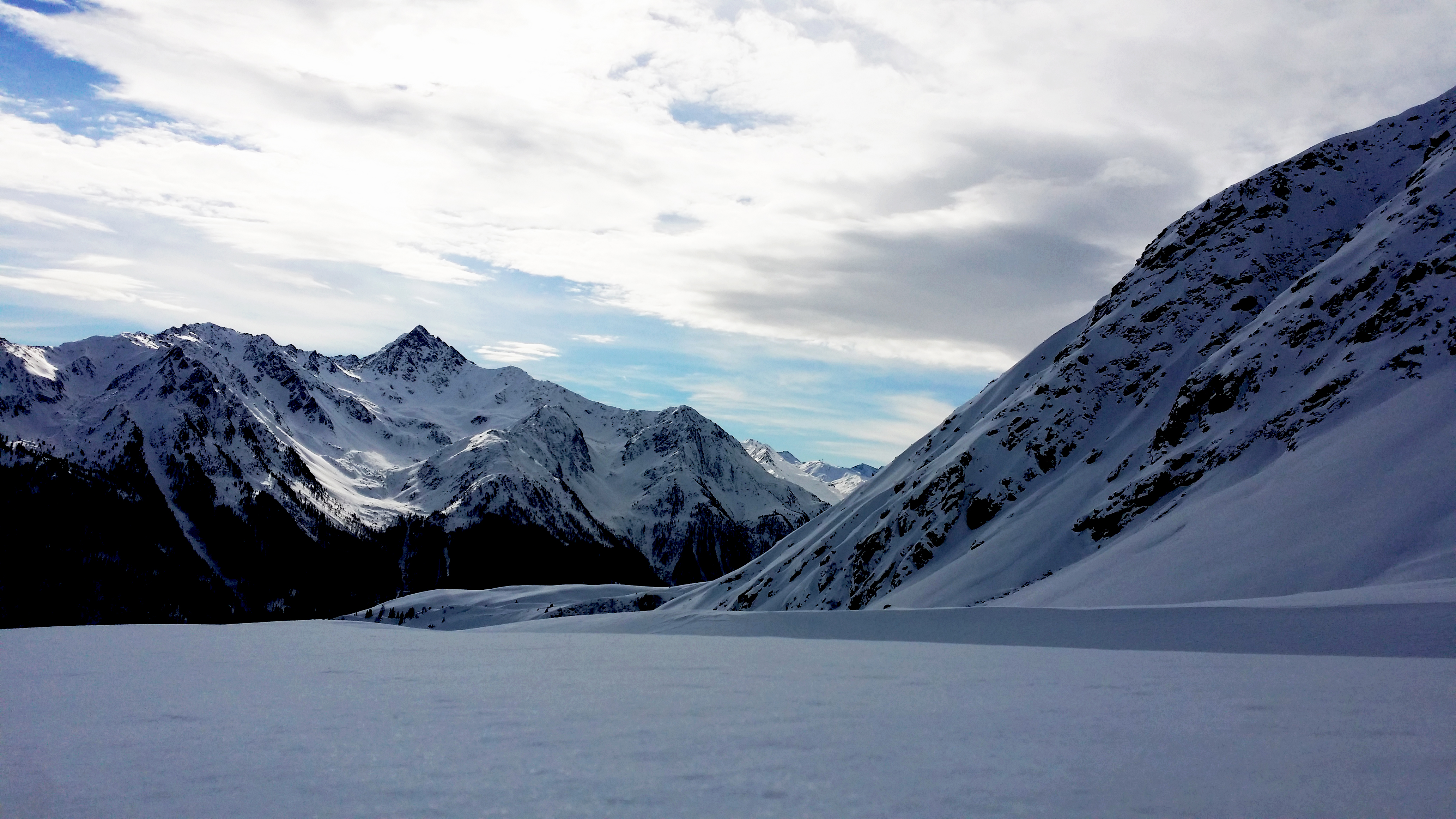 Die Rote Wand (2.810 m) im Vordergrund.